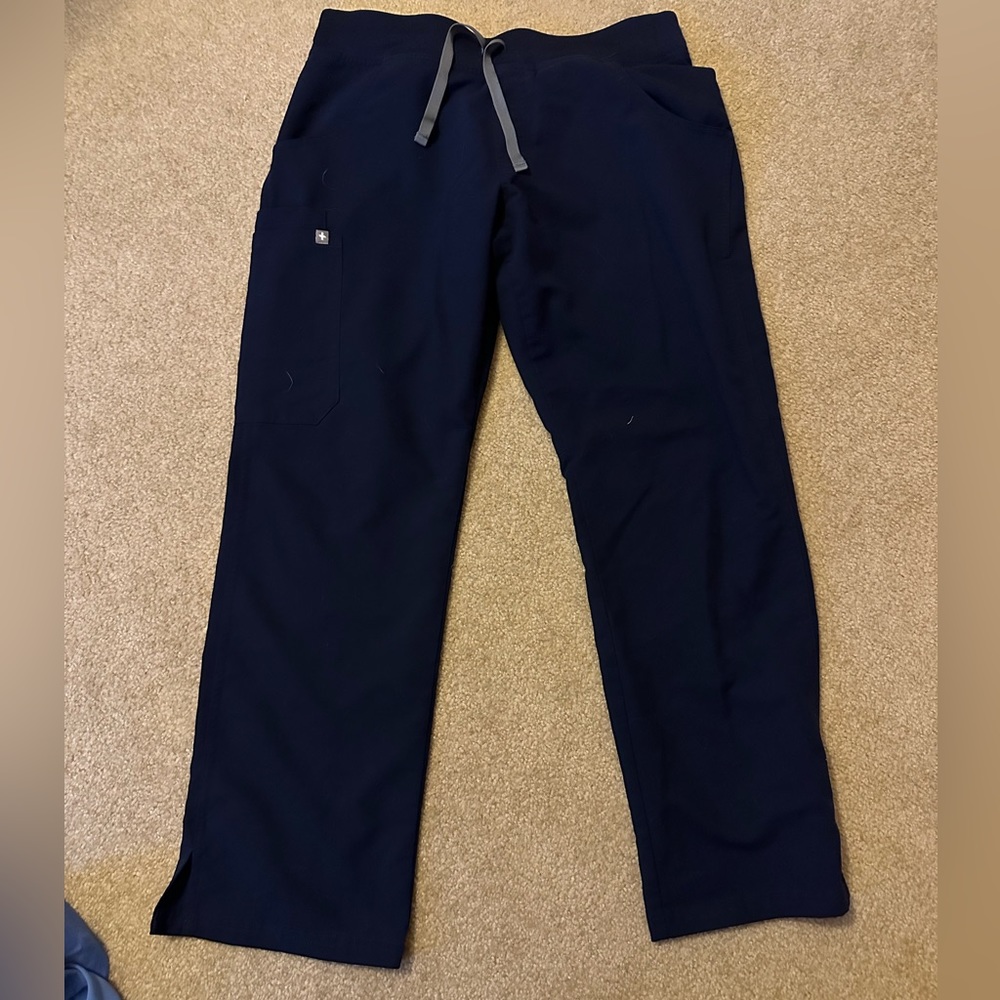Figs women’s Kade Cargo scrub pants